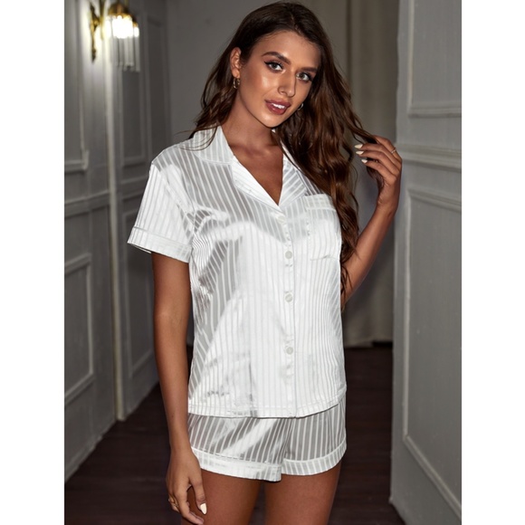 2 Piece Pajama Set Striped White Shirt and Shorts - Picture 5 of 7